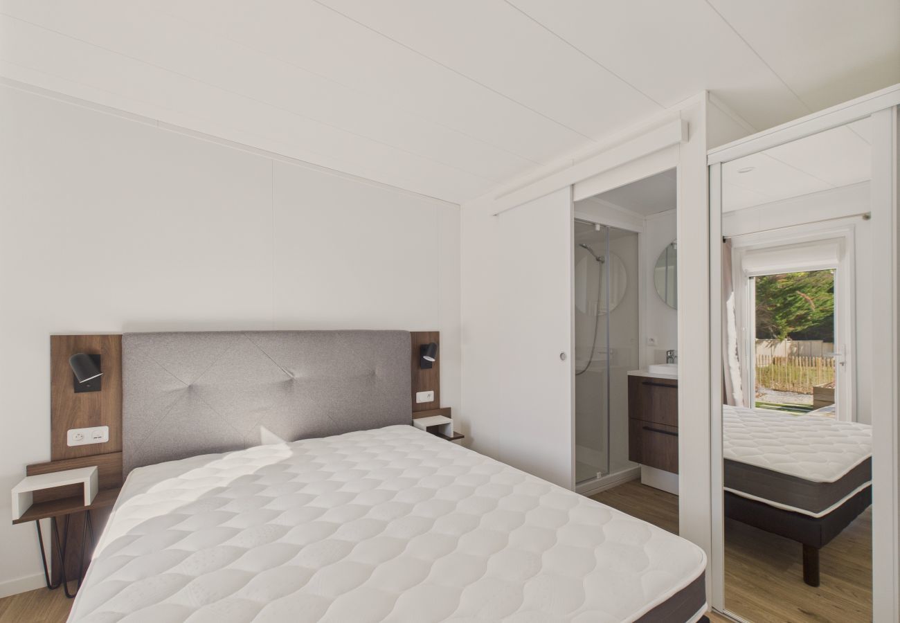 Chalet à Saint-Gilles-Croix-de-Vie - Chalet avec piscine pour 4 adultes/2 enfants