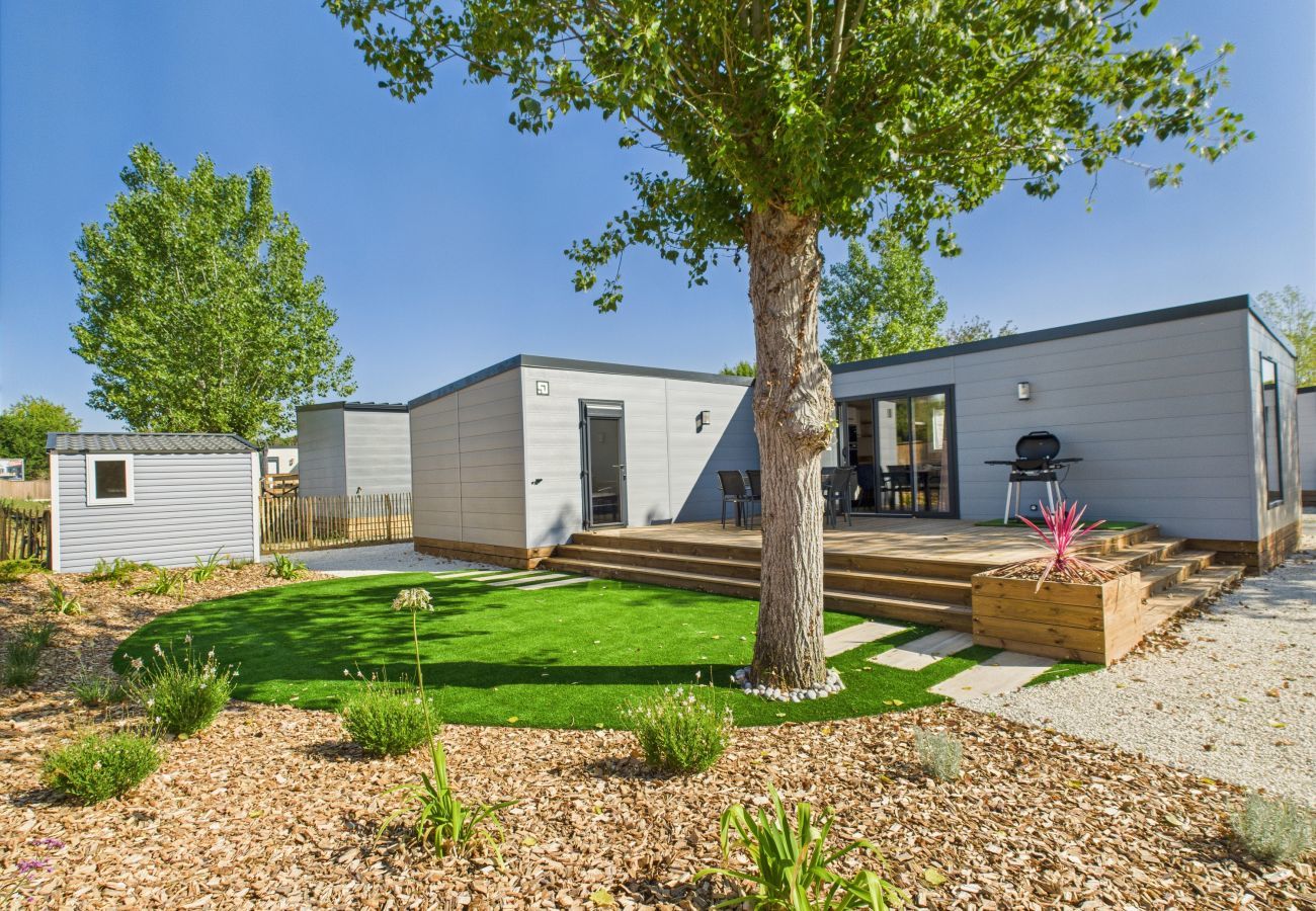 Chalet à Saint-Gilles-Croix-de-Vie - Chalet avec piscine pour 4 adultes/2 enfants