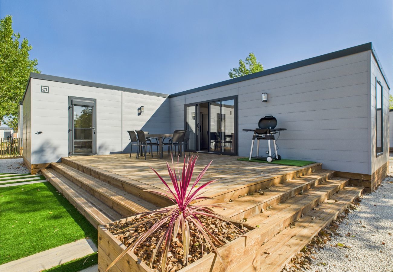Chalet à Saint-Gilles-Croix-de-Vie - Chalet avec piscine pour 4 adultes/2 enfants