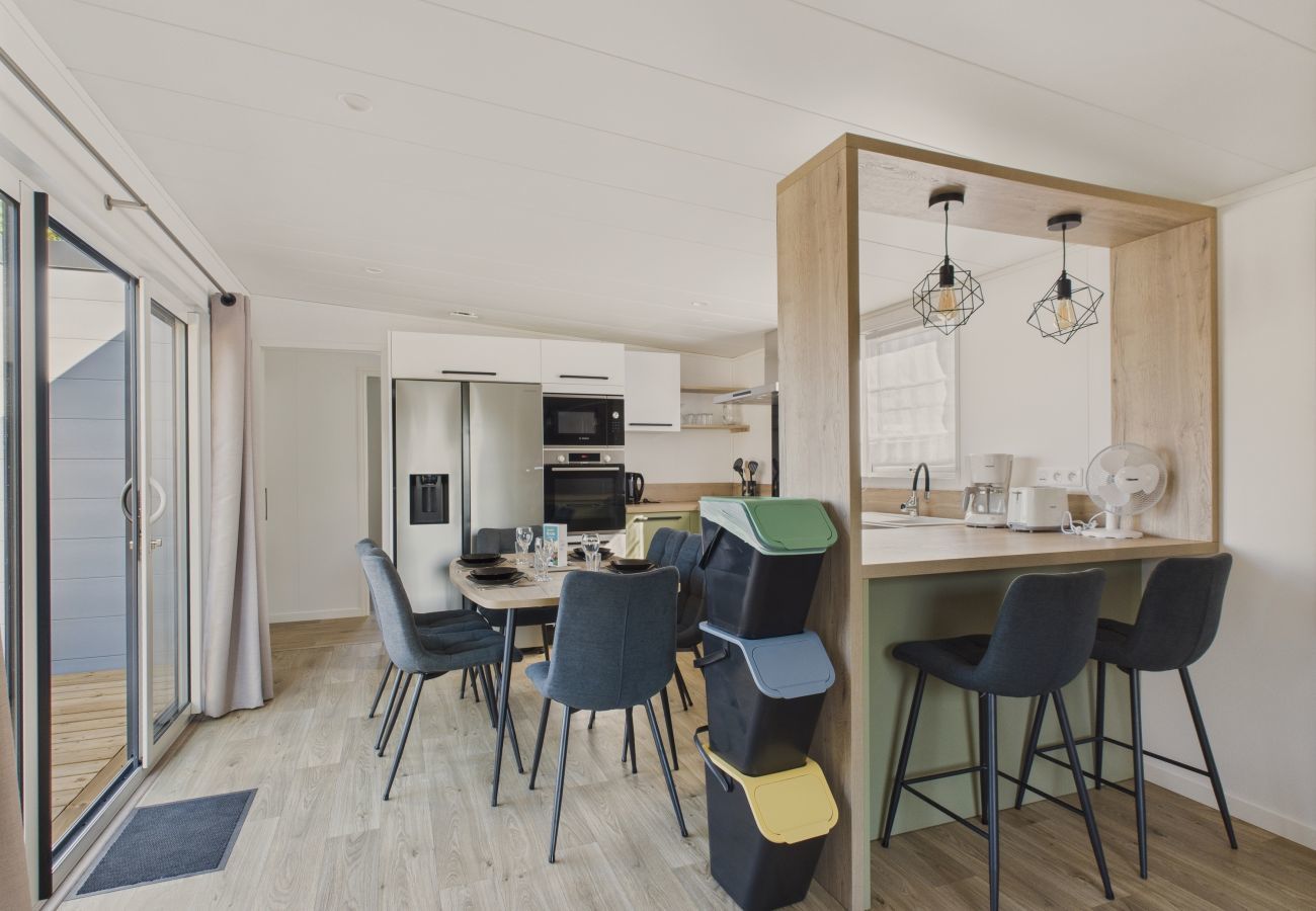 Chalet à Saint-Gilles-Croix-de-Vie - Chalet avec piscine pour 4 adultes/2 enfants