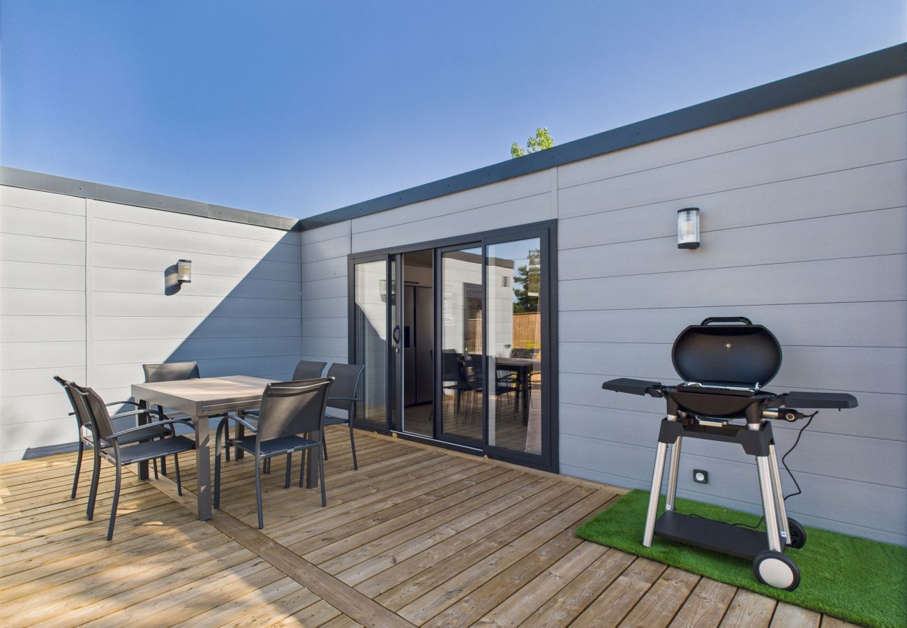 Chalet à Saint-Gilles-Croix-de-Vie - Chalet avec piscine pour 4 adultes/2 enfants