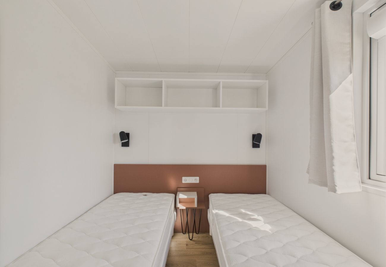 Chalet à Saint-Gilles-Croix-de-Vie - Chalet avec piscine pour 4 adultes/2 enfants