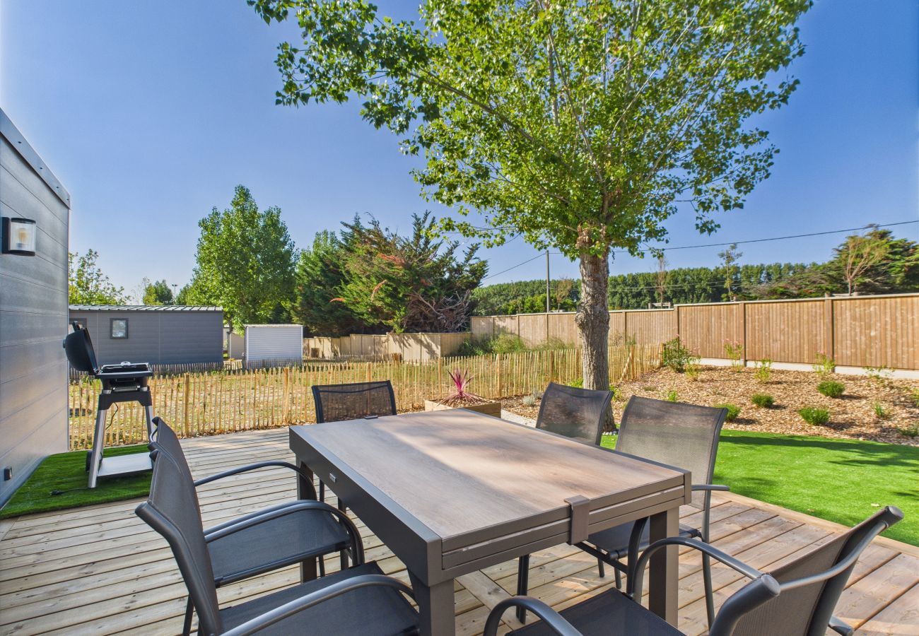Chalet à Saint-Gilles-Croix-de-Vie - Chalet avec piscine pour 4 adultes/2 enfants