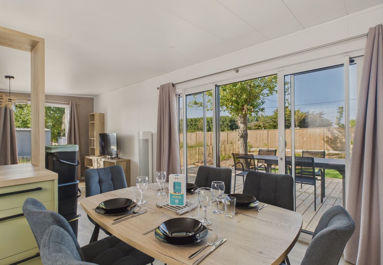 Chalet à Saint-Gilles-Croix-de-Vie - Chalet avec piscine pour 4 adultes/2 enfants