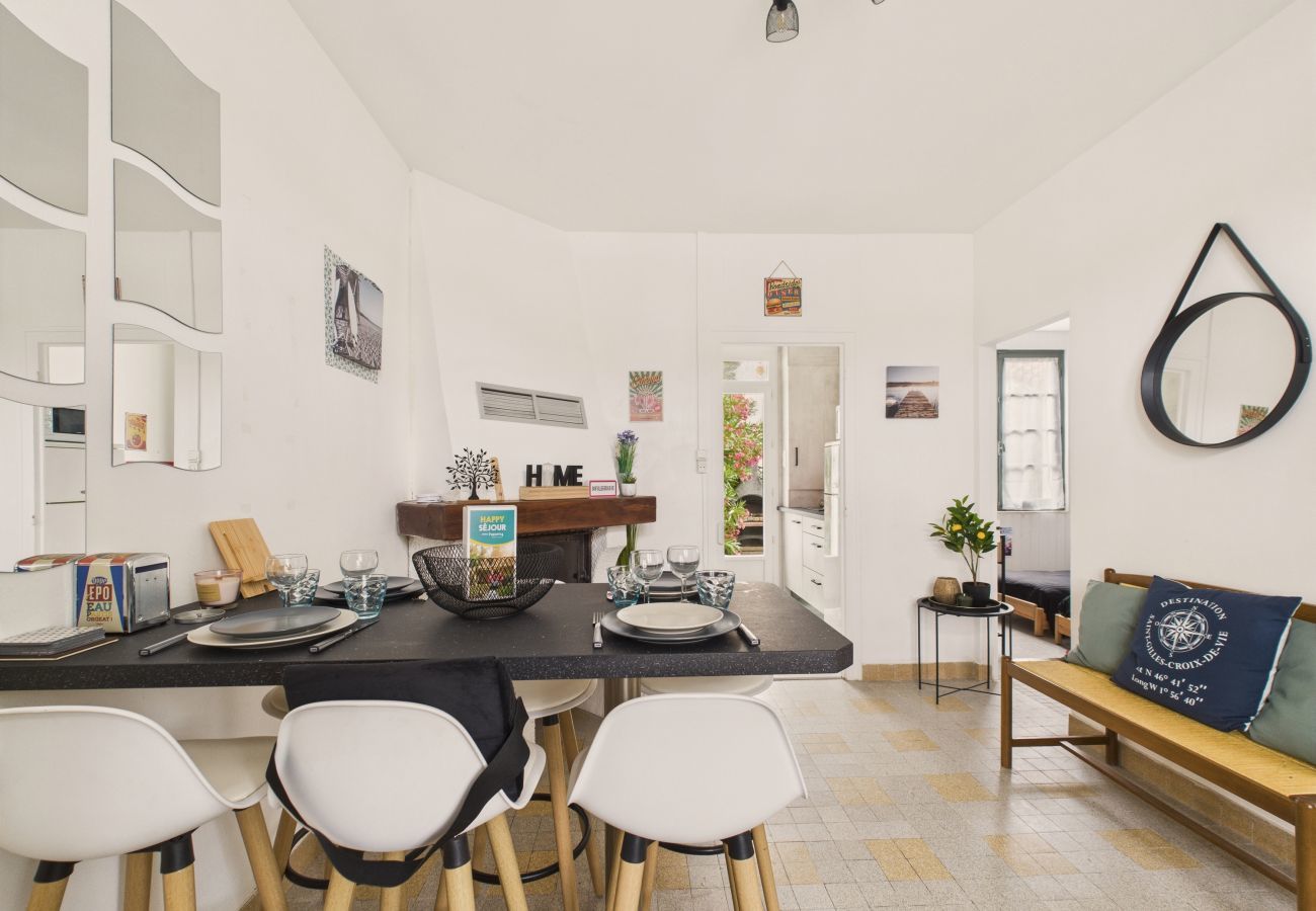 Appartement à Saint-Gilles-Croix-de-Vie - 200m de la plage, jardin, appart pour 4