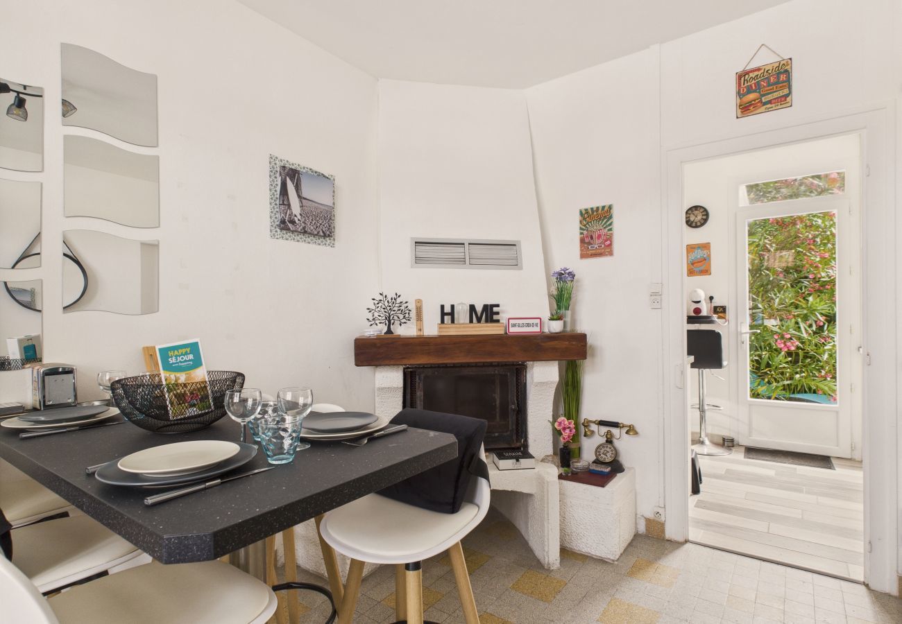 Appartement à Saint-Gilles-Croix-de-Vie - 200m de la plage, jardin, appart pour 4