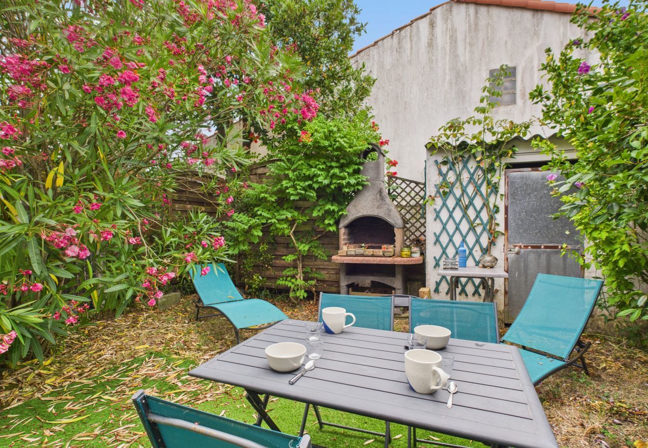 Appartement à Saint-Gilles-Croix-de-Vie - 200m de la plage, jardin, appart pour 4