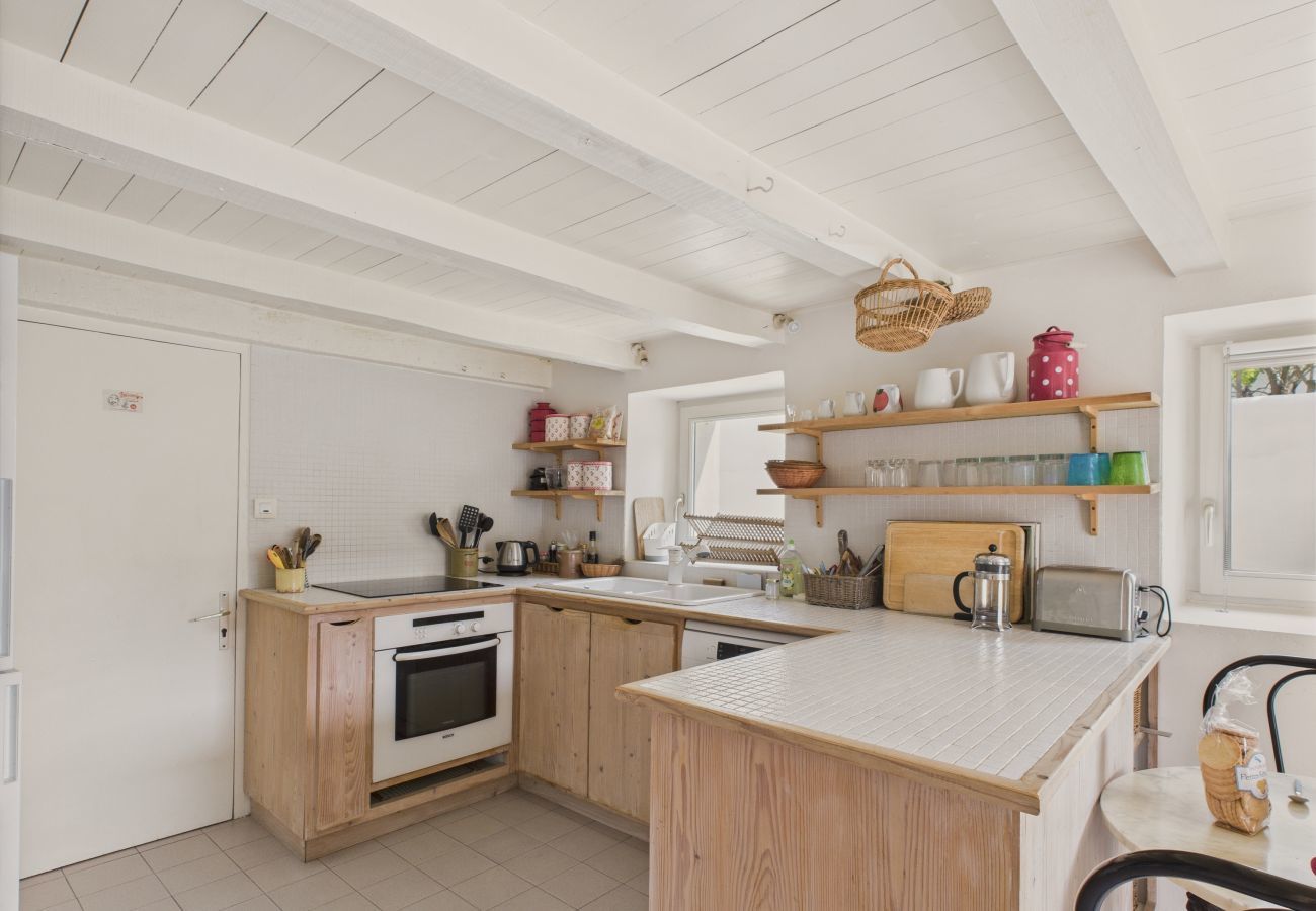 Maison à Les Portes-en-Ré - 800 m de la plage, maison pour 4 avec terrasse