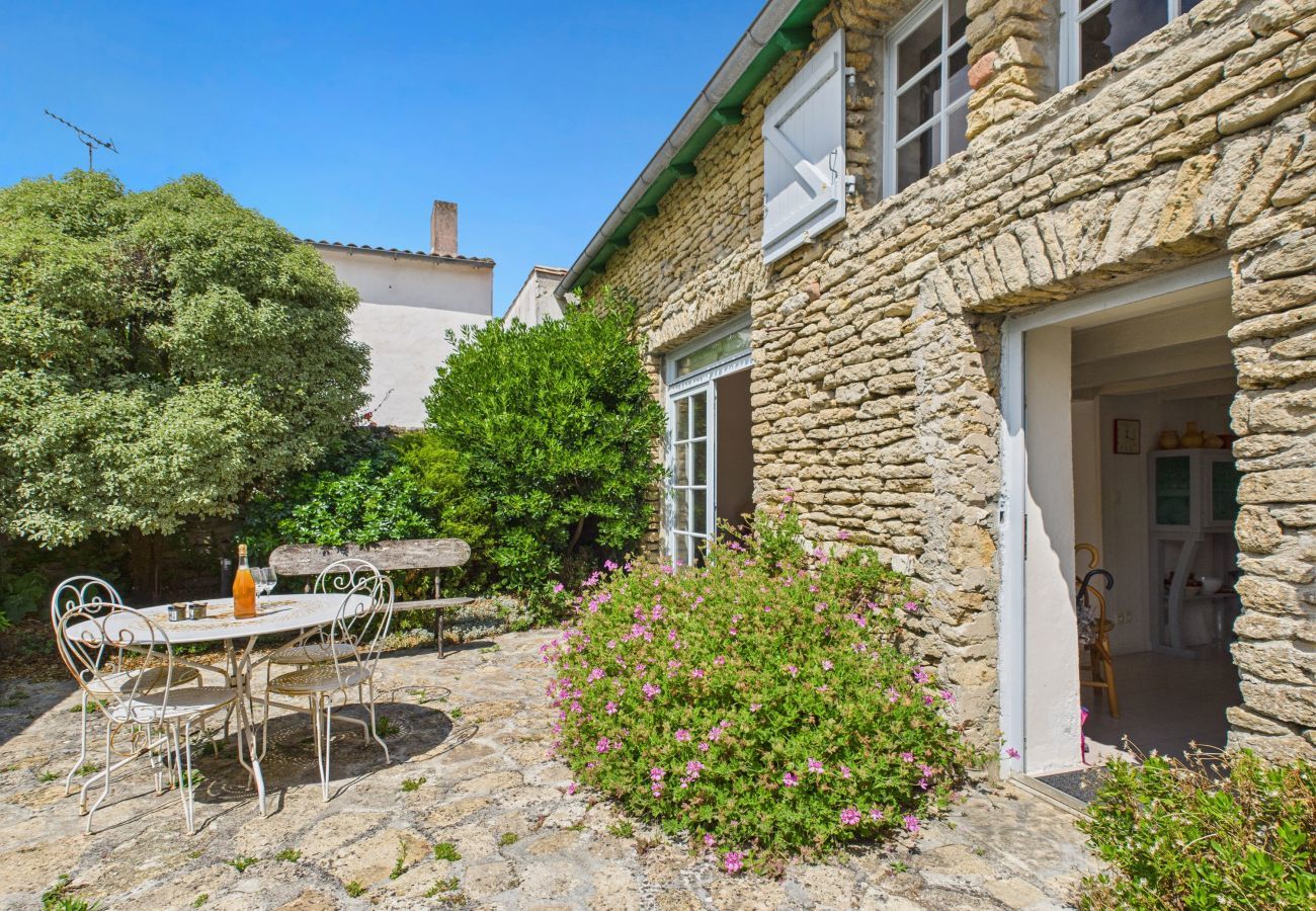 Maison à Les Portes-en-Ré - 800 m de la plage, maison pour 4 avec terrasse