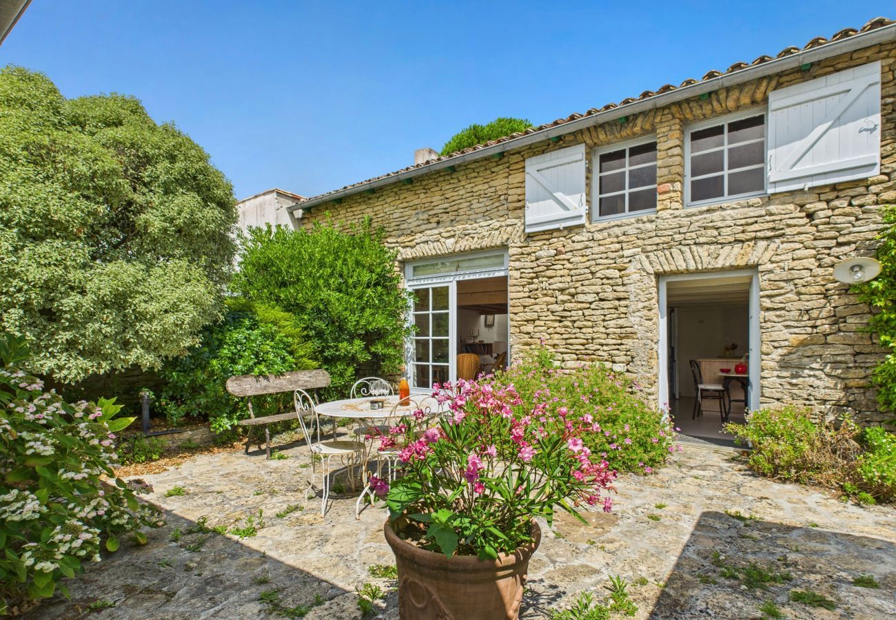 Maison à Les Portes-en-Ré - 800 m de la plage, maison pour 4 avec terrasse