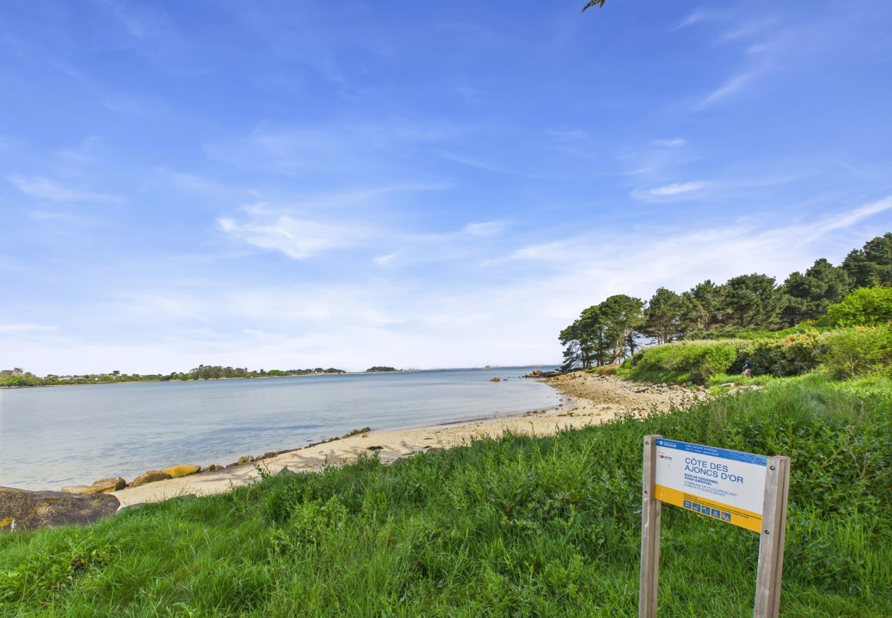 Maison à Plougrescant - 400m plage - Jolie maison pour 5 - Jardin