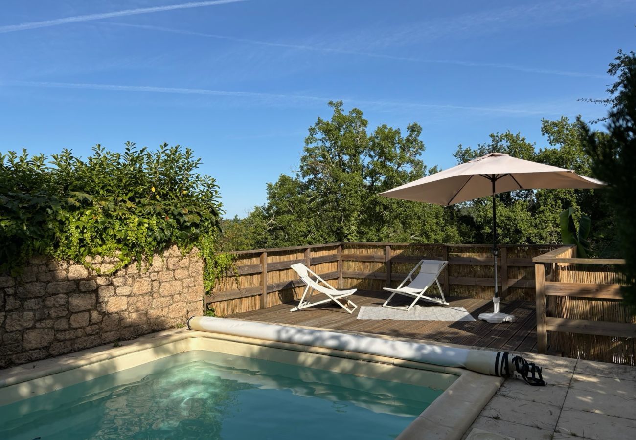 Maison à Saint-Léon-sur-Vézère - Jolie maison avec piscine et jardin au calme 