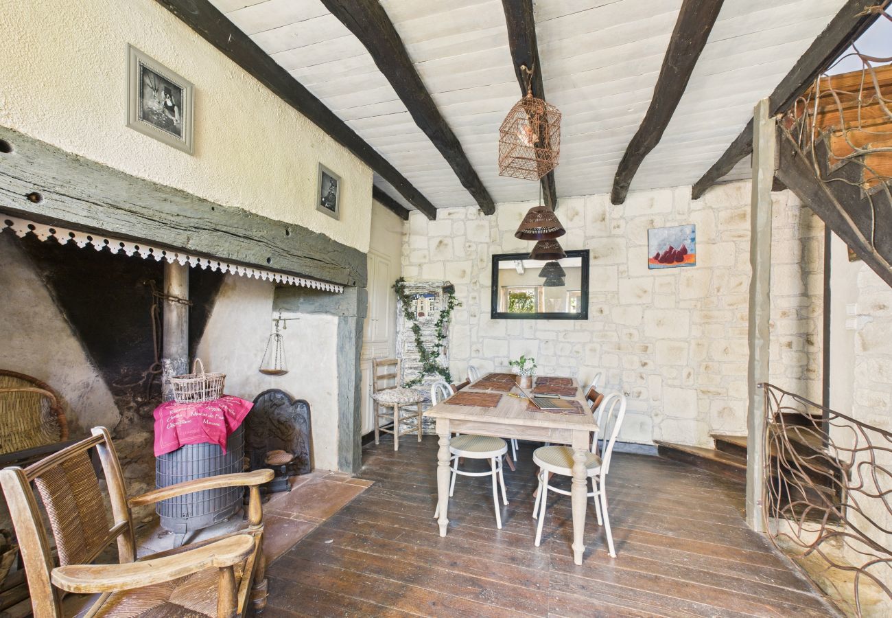Maison à Saint-Léon-sur-Vézère - Jolie maison avec piscine et jardin au calme 