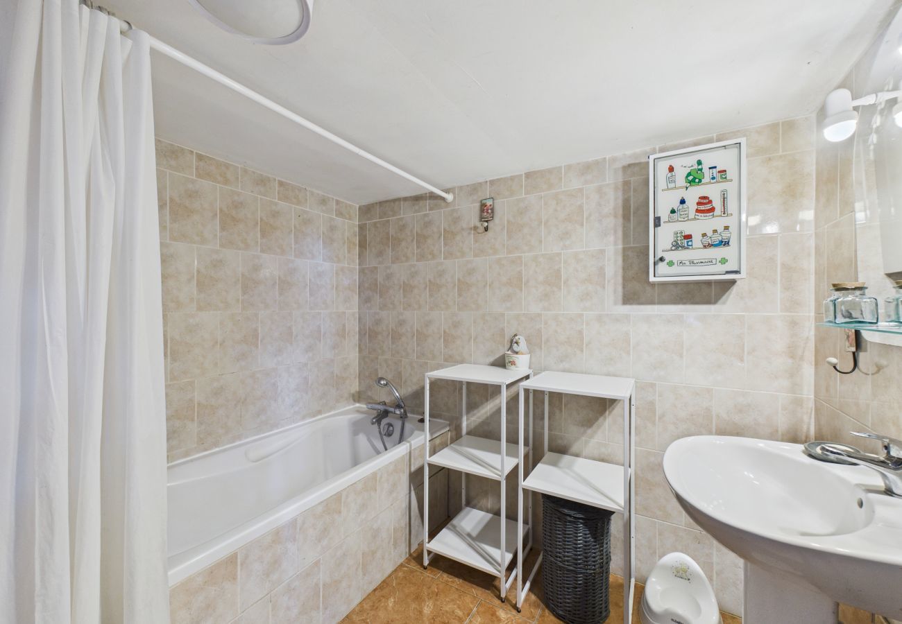 Maison à Saint-Léon-sur-Vézère - Jolie maison avec piscine et jardin au calme 