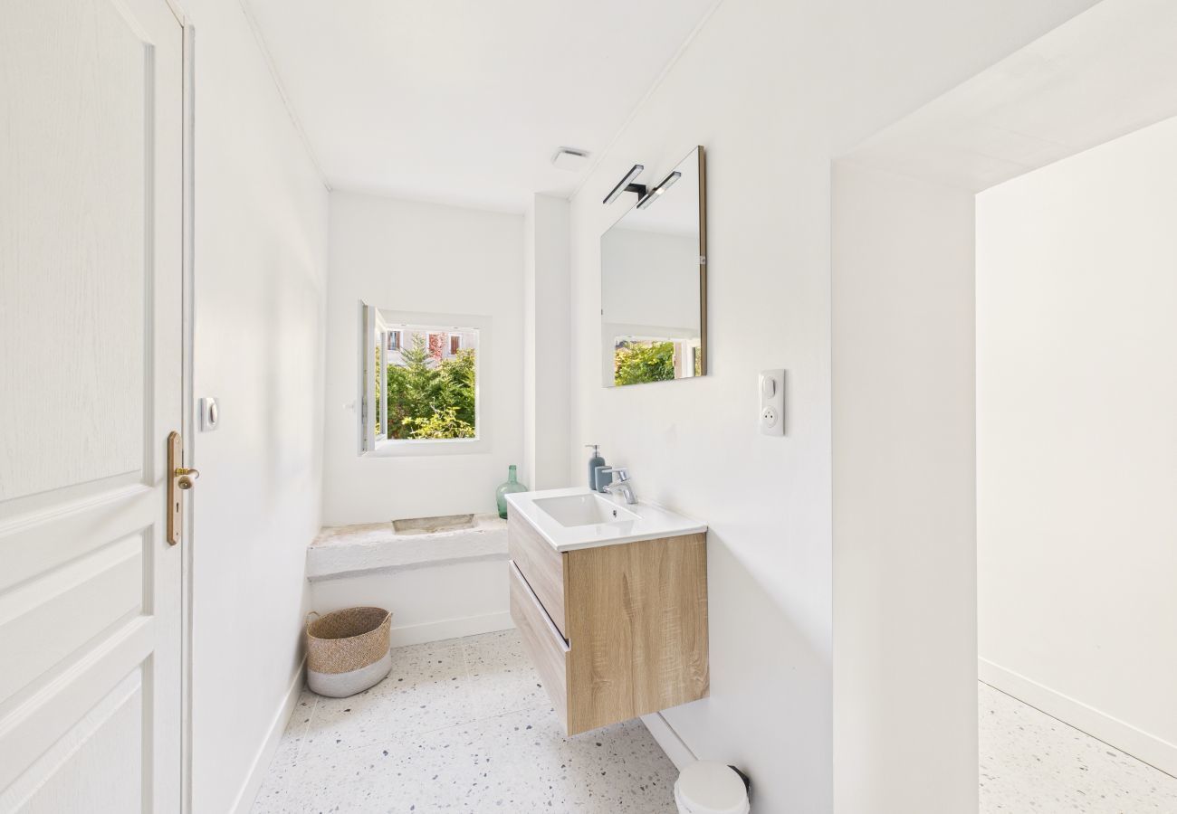 Maison à Montignac - Plein centre - Maison pour 4 avec jardin