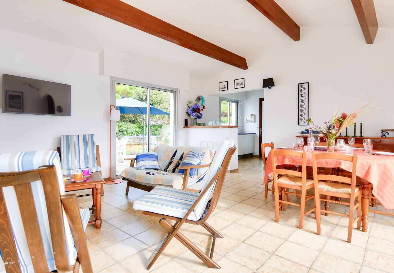 Maison à La Guérinière - 700m de la plage, jardin, 4 adultes 2 enfants