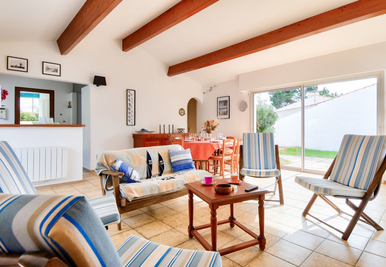 Maison à La Guérinière - 700m de la plage, jardin, 4 adultes 2 enfants