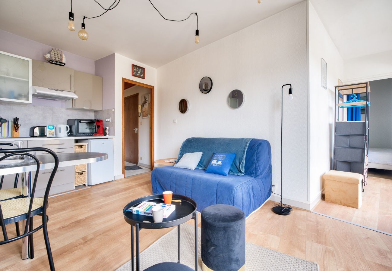 Appartement à Dinard - 700m de la plage, centre Dinard, 2 adultes 1 enfant