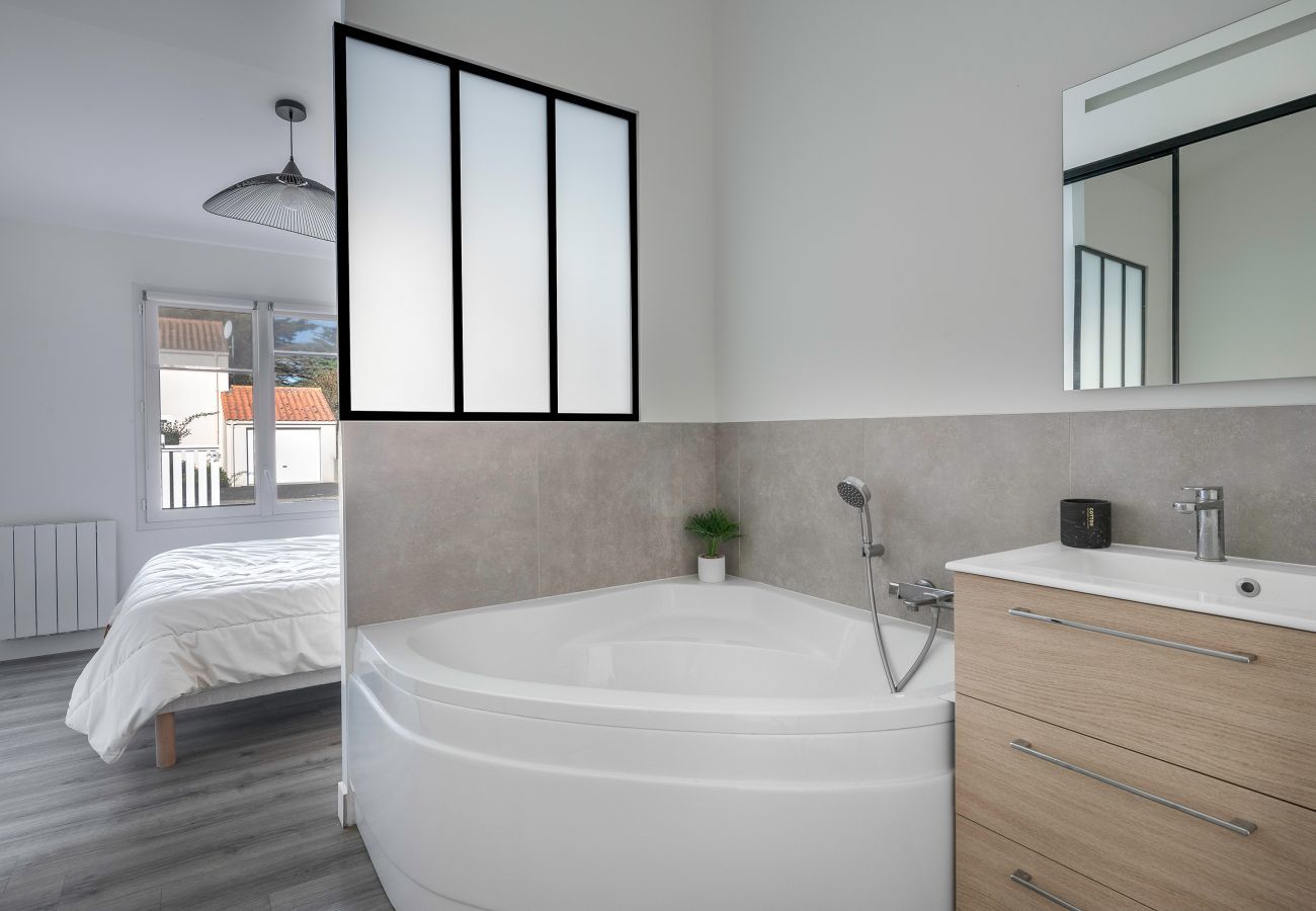 Maison à La Plaine-sur-Mer - Jacuzzi, plage à 500m, 10 adultes 1 enfant