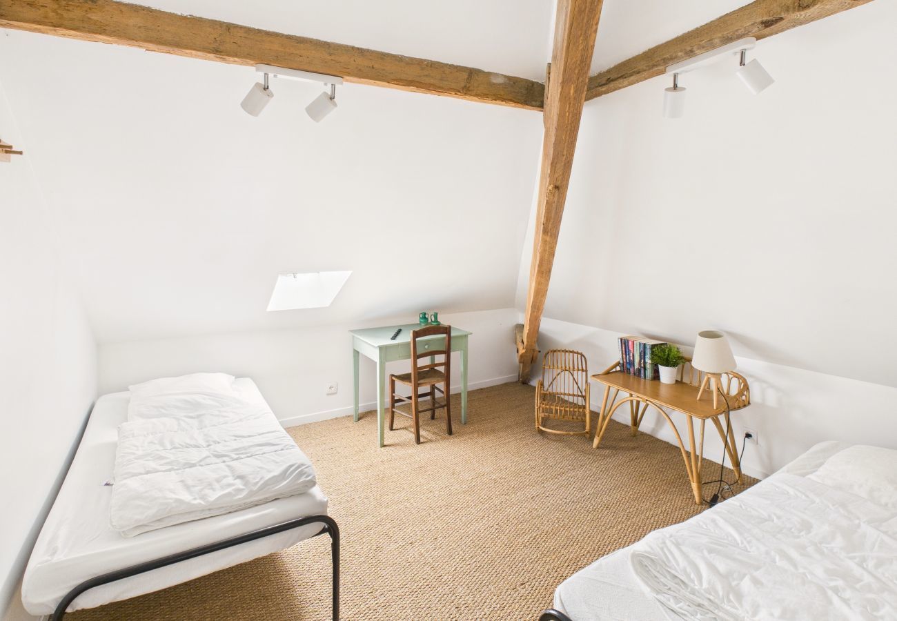 Maison à Saint-Léon-sur-Vézère - Grand manoir avec terrasse et piscine pour 10