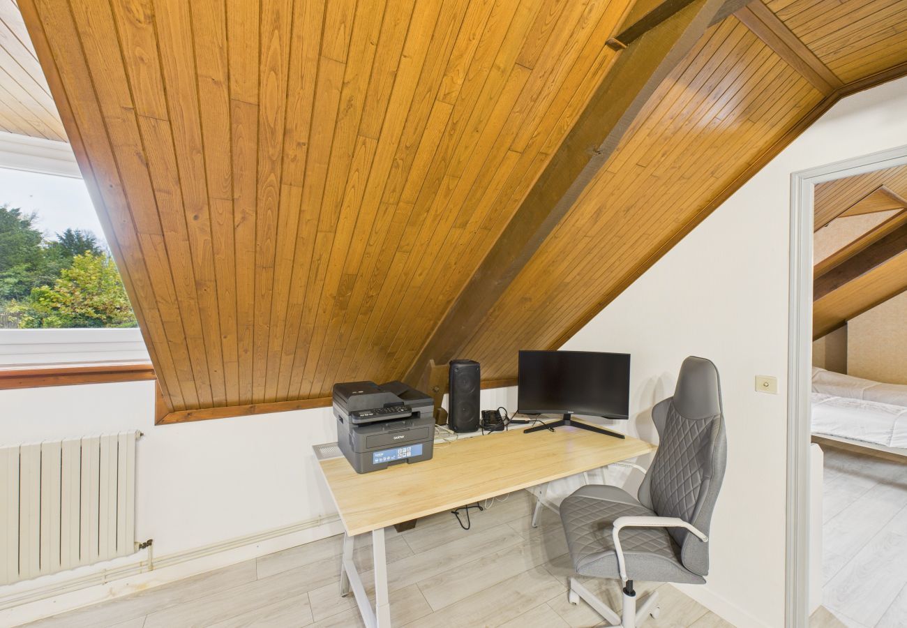 Maison à Sarlat-la-Canéda - Grande maison familiale avec piscine pour 12 