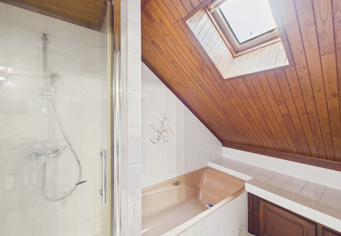 Maison à Sarlat-la-Canéda - Grande maison familiale avec piscine pour 12 