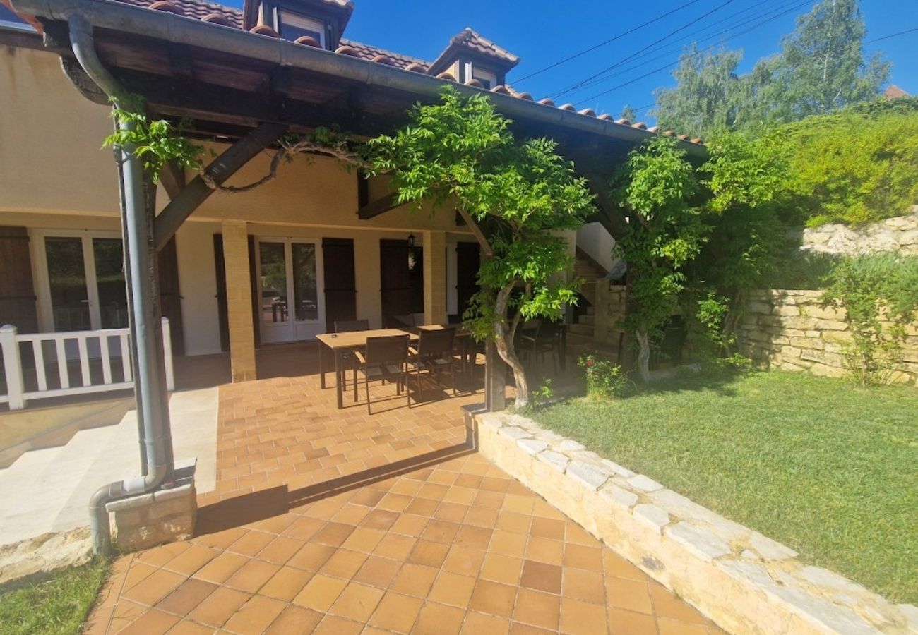 Maison à Sarlat-la-Canéda - Grande maison familiale avec piscine pour 12 