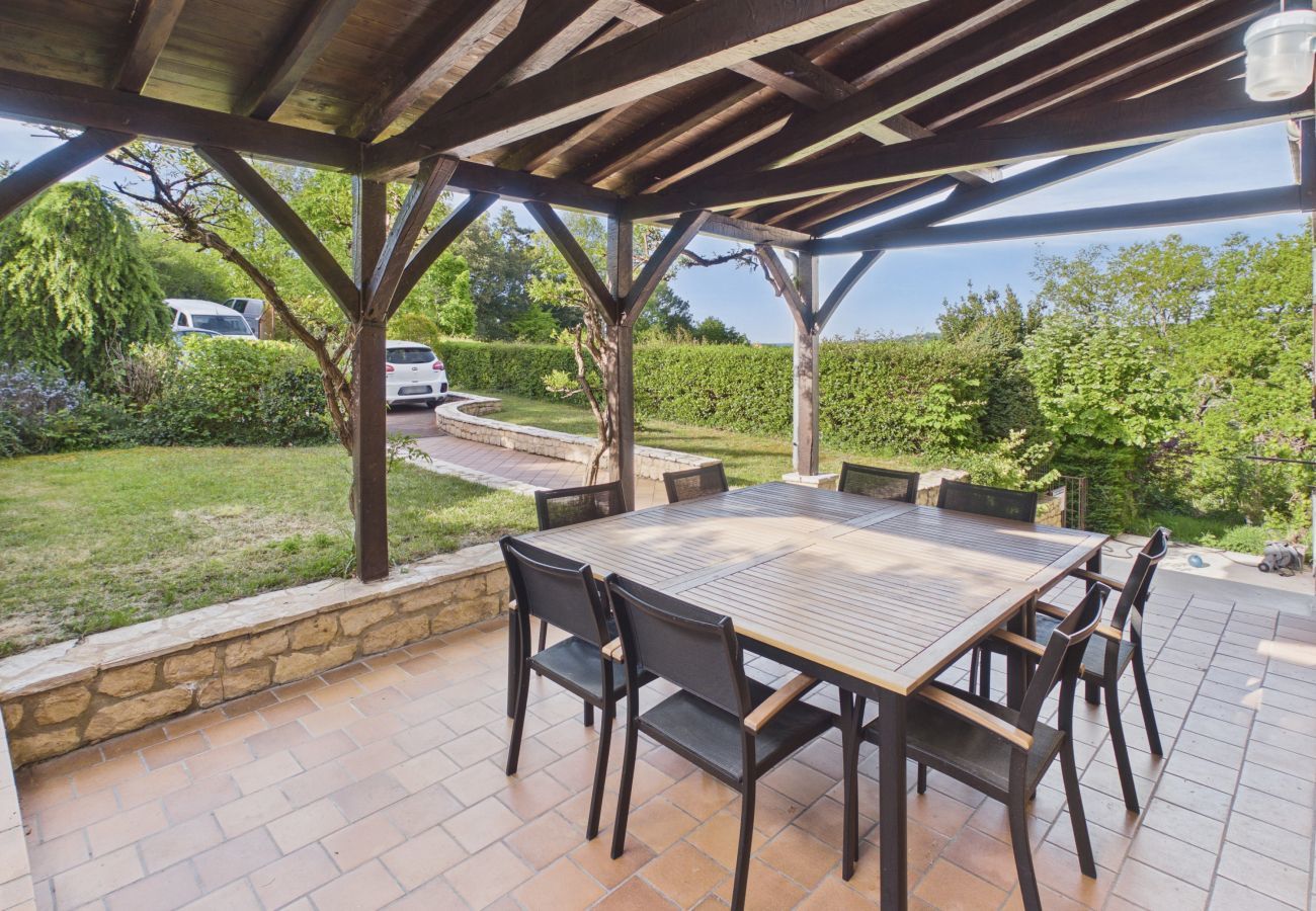 Maison à Sarlat-la-Canéda - Grande maison familiale avec piscine pour 12 
