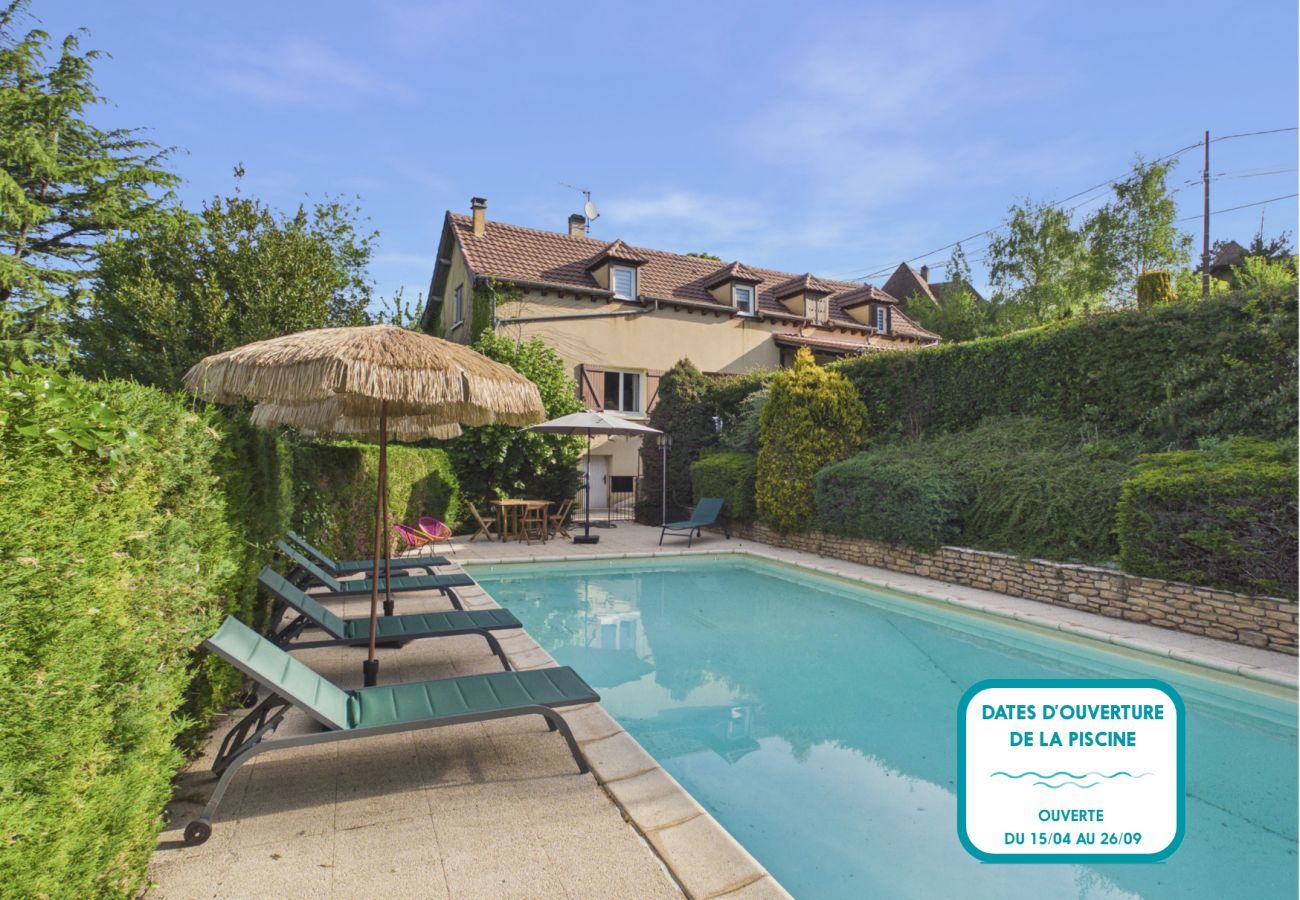 Maison à Sarlat-la-Canéda - Grande maison familiale avec piscine pour 12 