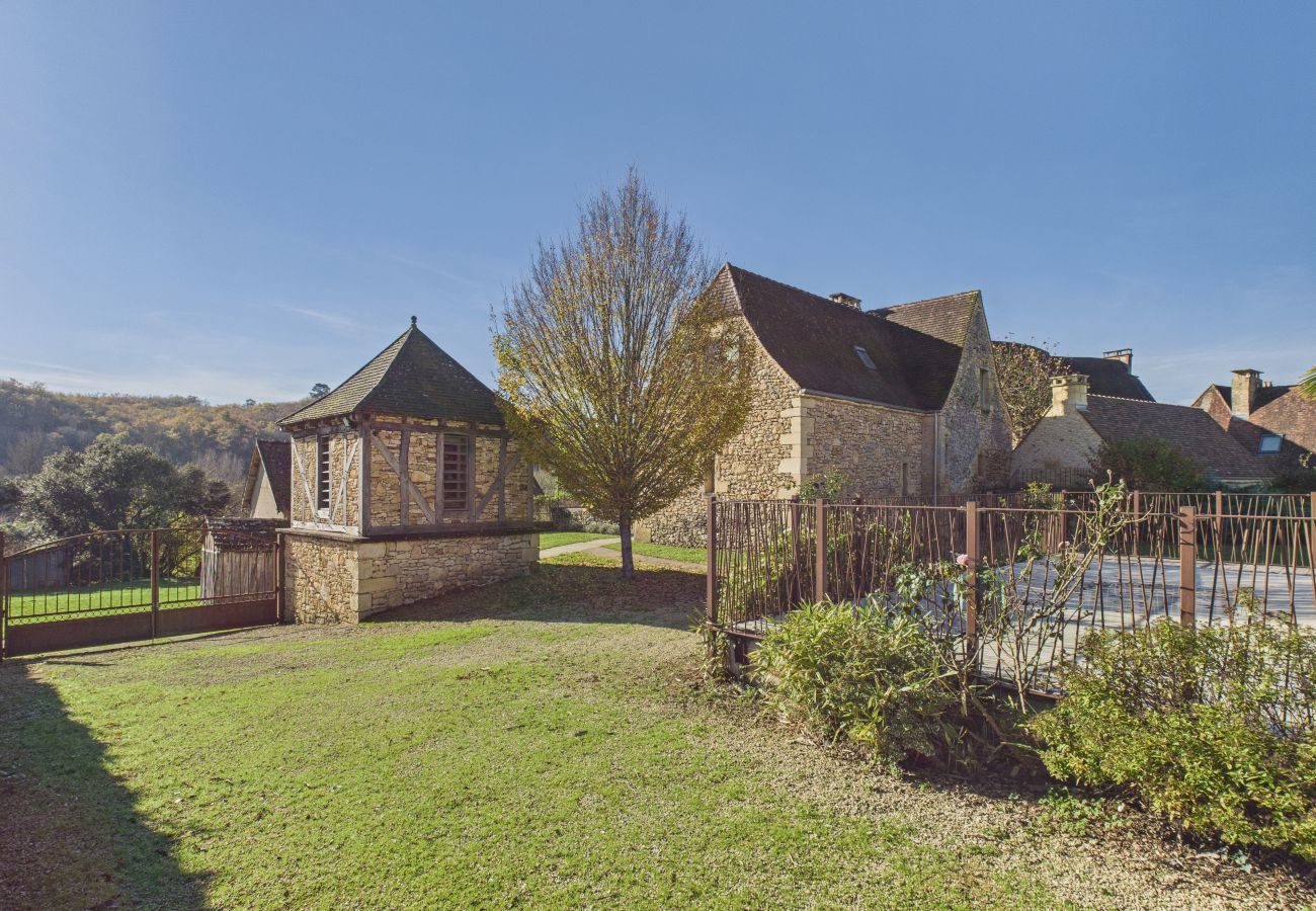 Maison à Les Eyzies-de-Tayac-Sireuil - Vue sur la vallée - Maison pour 10 - Piscine