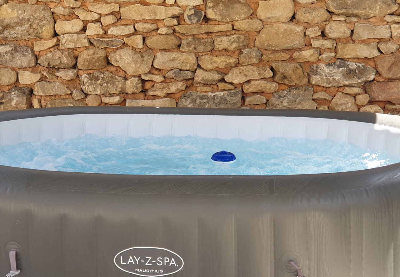 Maison à Plazac - Maison pour 5 - Grande jardin et terrasse - Jacuzzi