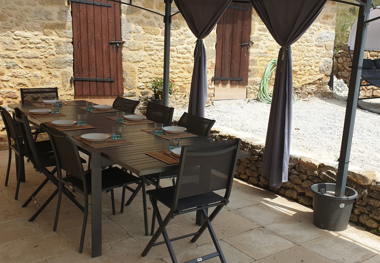 Maison à Plazac - Maison pour 5 - Grande jardin et terrasse - Jacuzzi