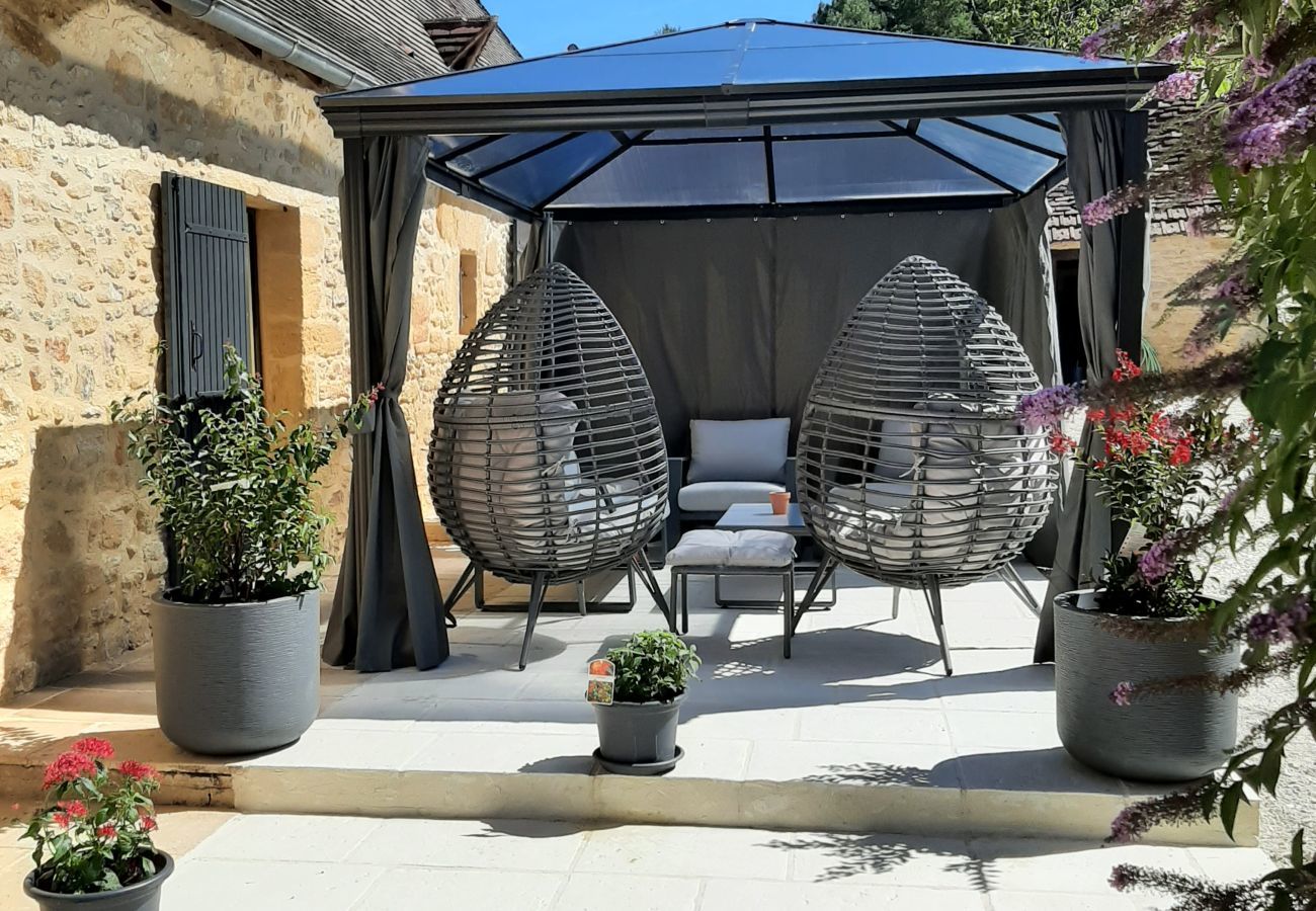 Maison à Plazac - Maison pour 5 - Grande jardin et terrasse - Jacuzzi