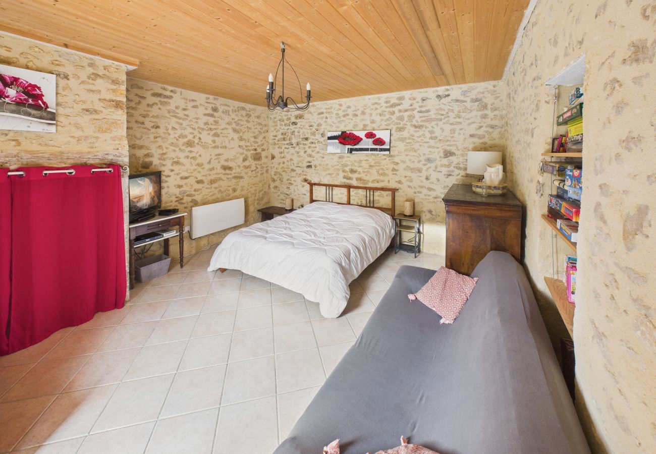 Maison à Plazac - Maison pour 5 - Grande jardin et terrasse - Jacuzzi