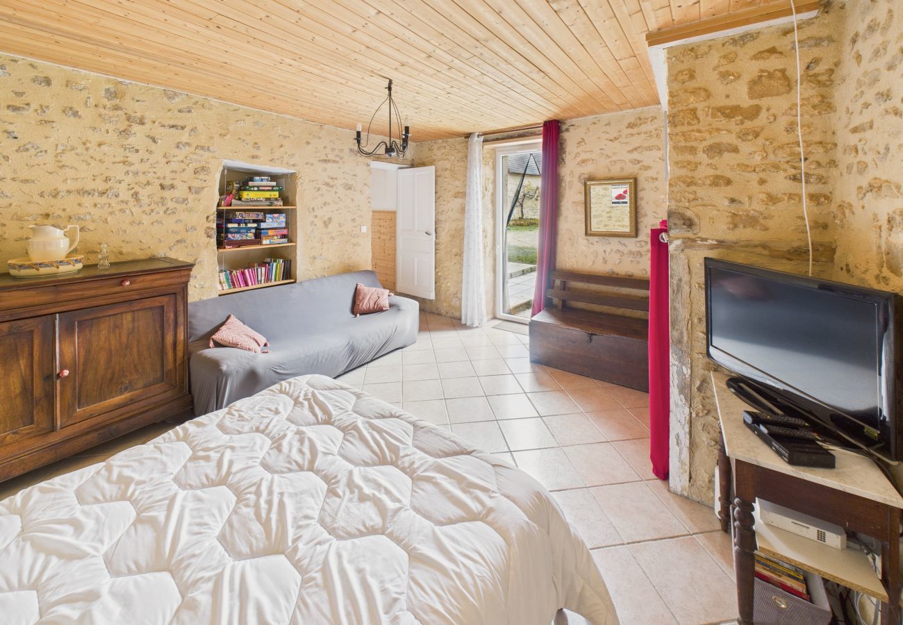 Maison à Plazac - Maison pour 5 - Grande jardin et terrasse - Jacuzzi