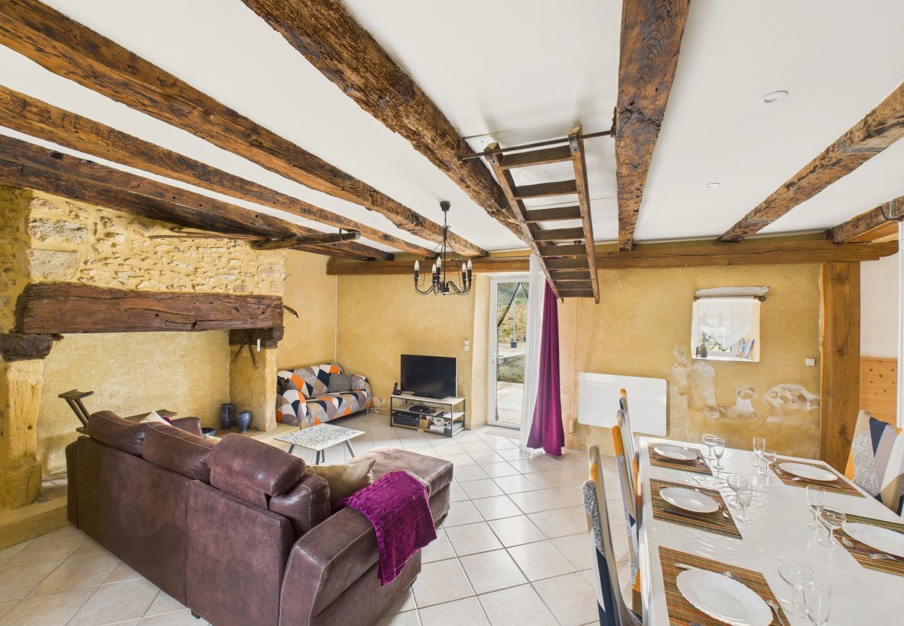 Maison à Plazac - Maison pour 5 - Grande jardin et terrasse - Jacuzzi