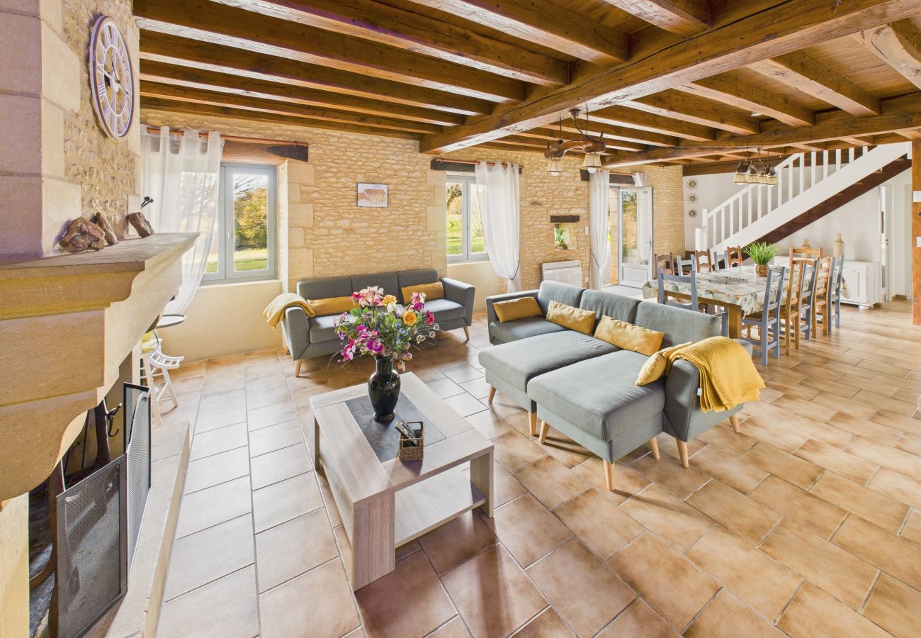 Maison à Saint-Crépin-et-Carlucet - Gîte pour 12 avec terrasse et piscine partagée