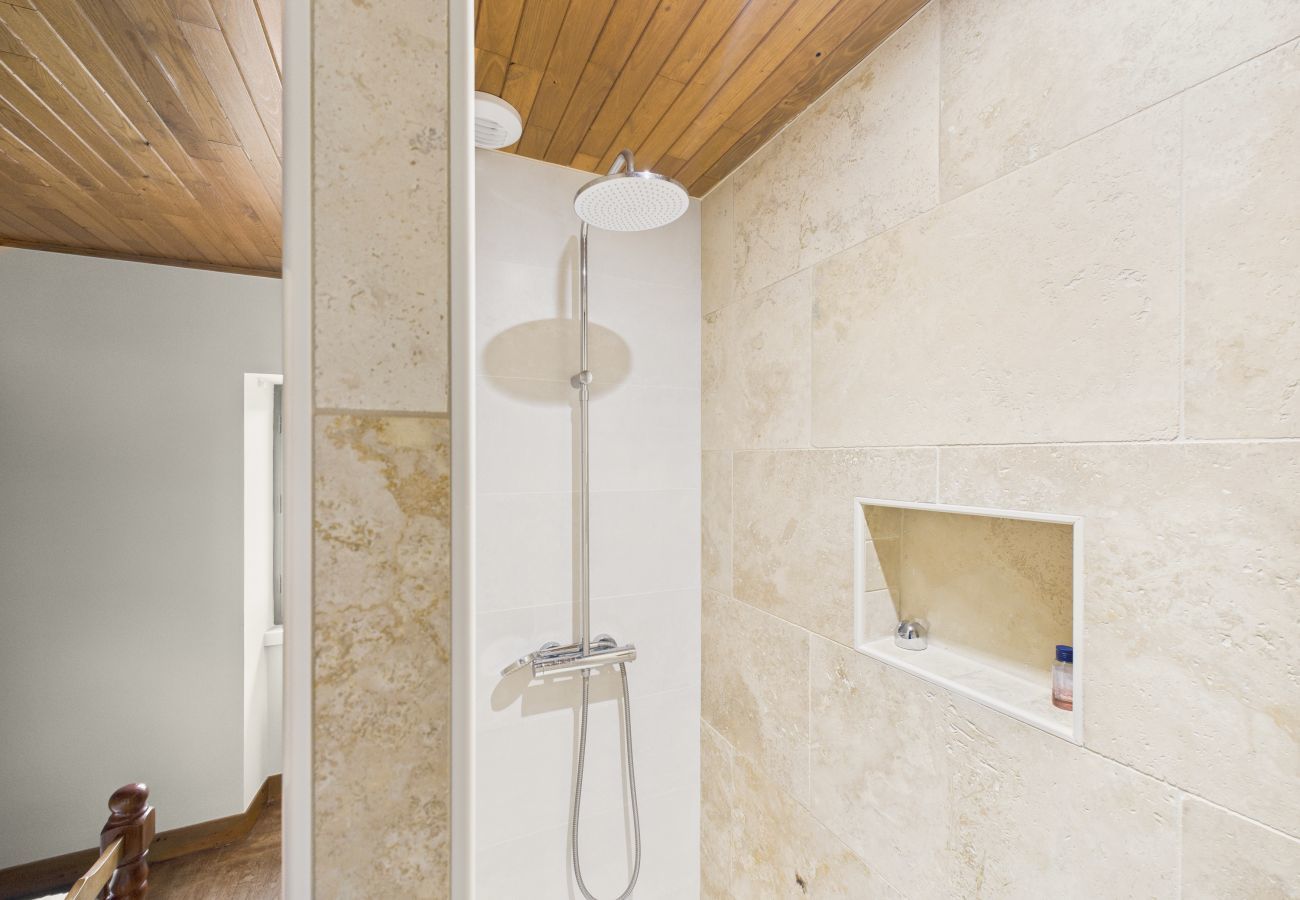 Maison à Saint-Crépin-et-Carlucet - Gîte pour 12 avec terrasse et piscine partagée