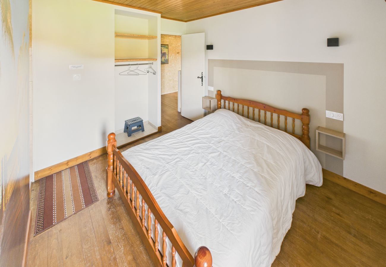 Maison à Saint-Crépin-et-Carlucet - Gîte pour 12 avec terrasse et piscine partagée