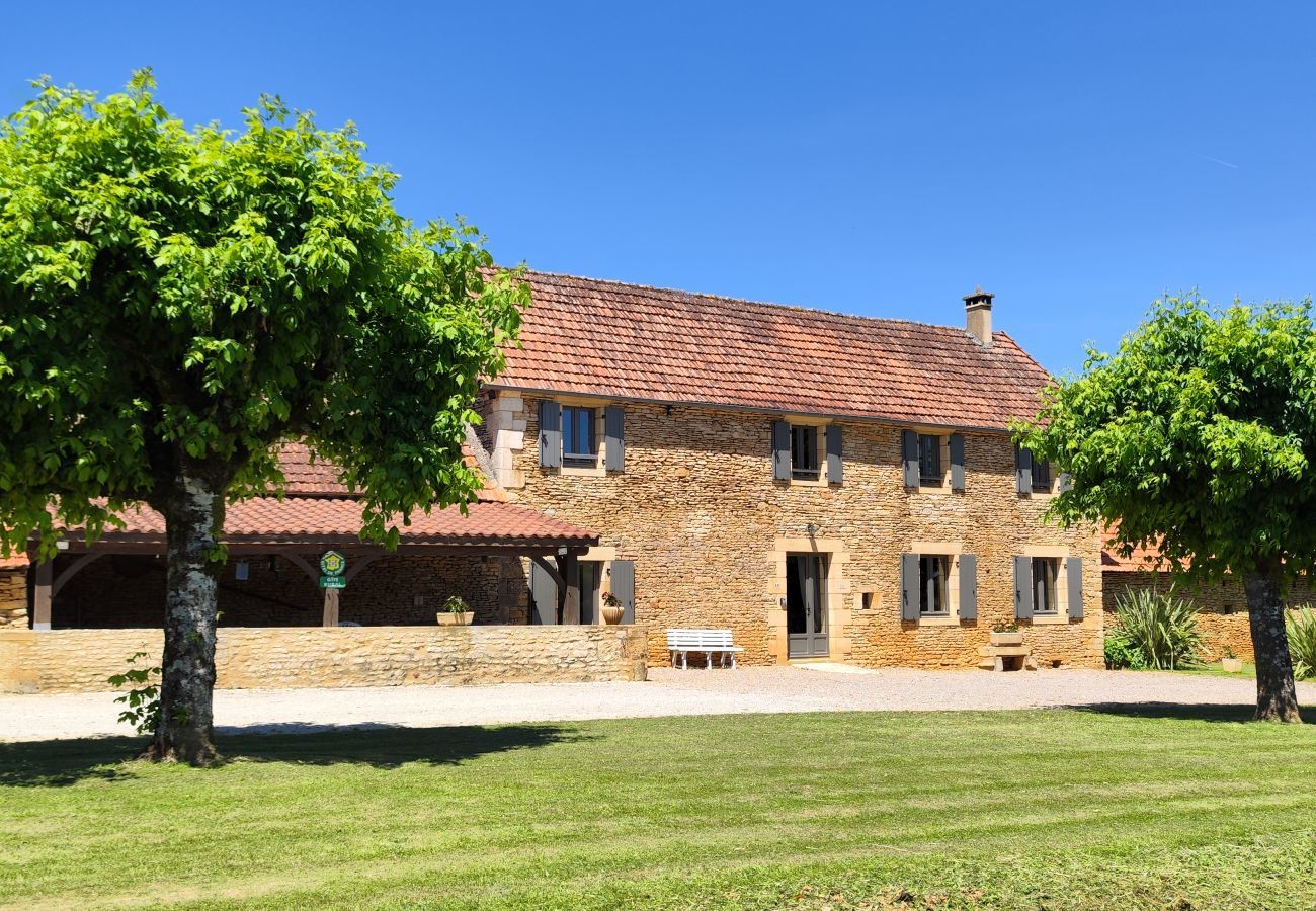Maison à Saint-Crépin-et-Carlucet - Gîte pour 12 avec terrasse et piscine partagée