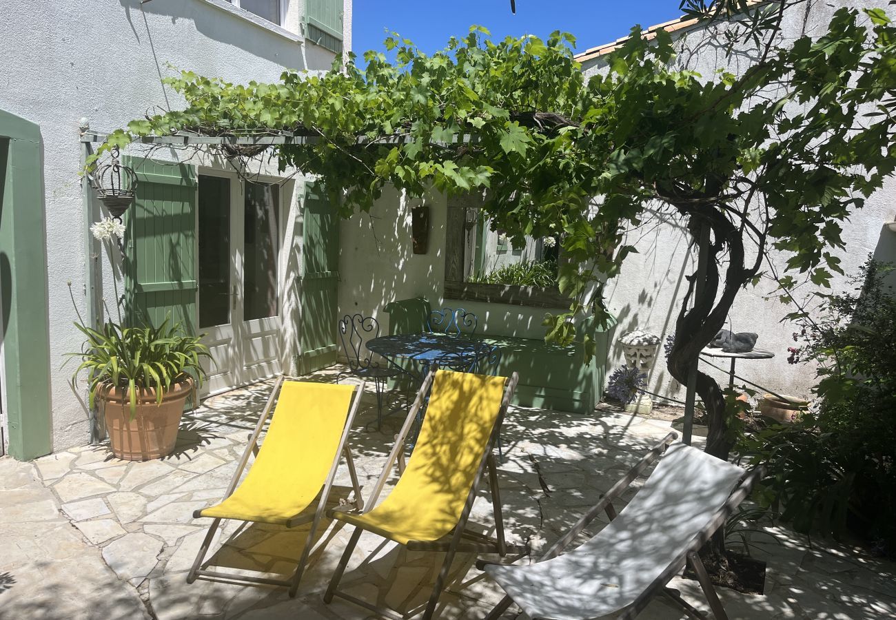 Maison à Les Portes-en-Ré - 800m de la plage, maison pour 7 avec jardin