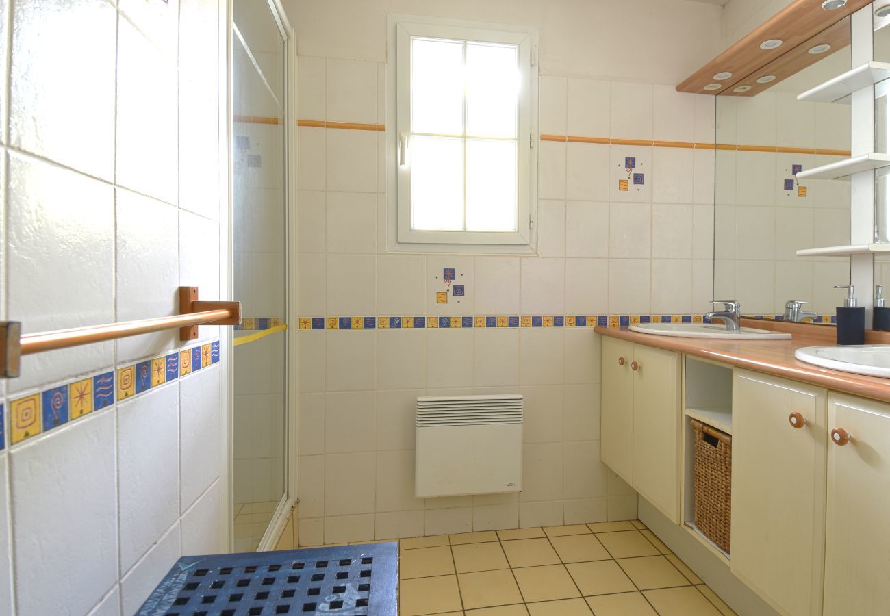 Maison à Barbâtre - 500 m de la mer, jardin, 6 adultes 1 enfant