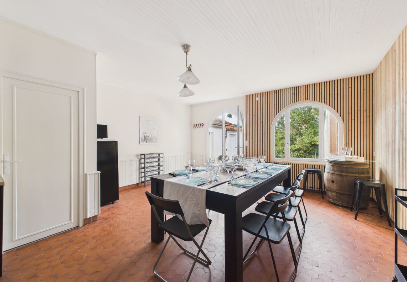 Maison à Saint-Michel-Chef-Chef - Maison à 50m de la mer, 8 adultes 3 enfants