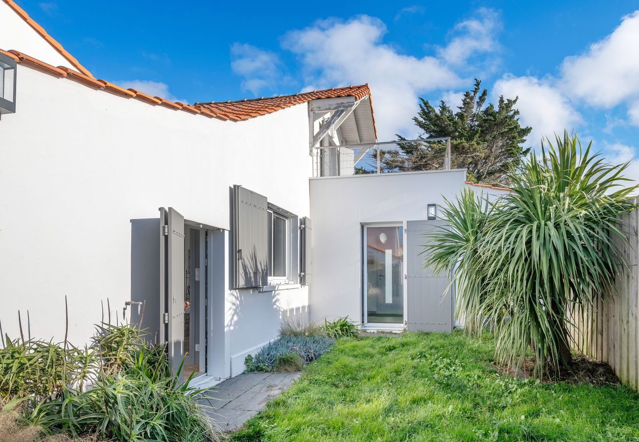 Maison mitoyenne à La Bernerie-en-Retz - Maison à 30m de la mer - jardin pour 4