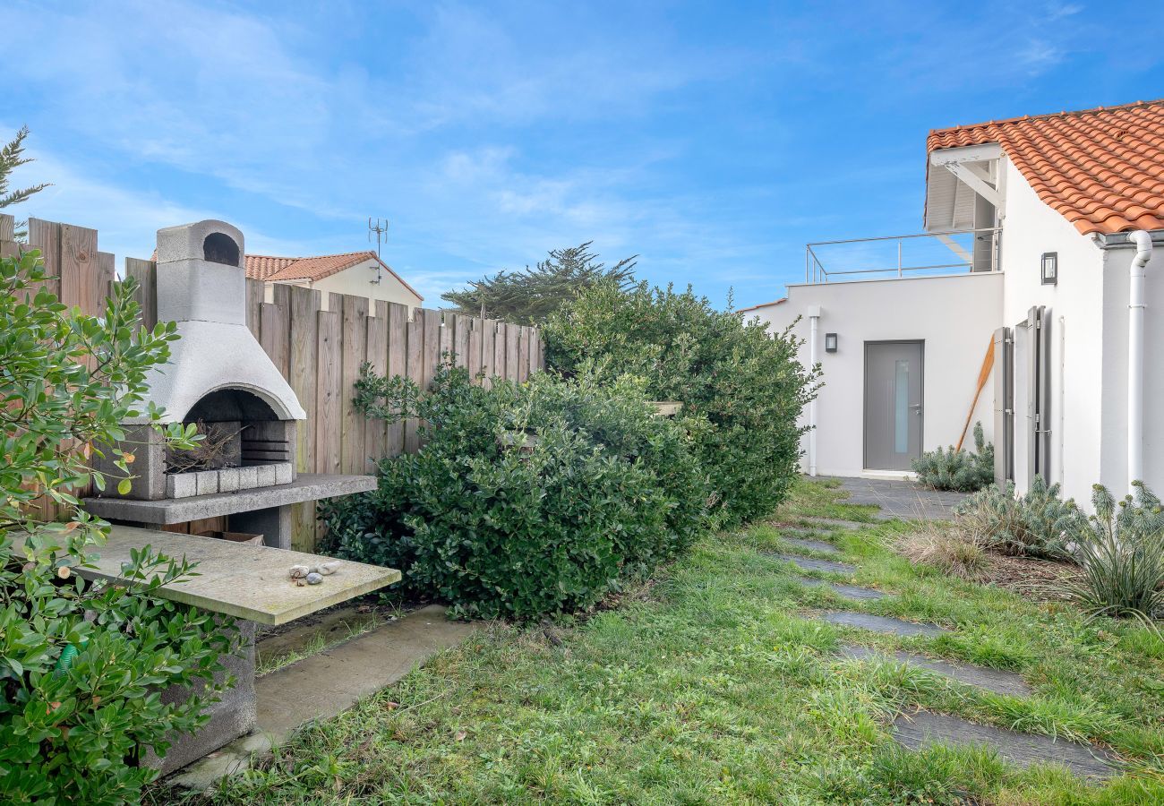 Maison mitoyenne à La Bernerie-en-Retz - Maison à 30m de la mer - jardin pour 4