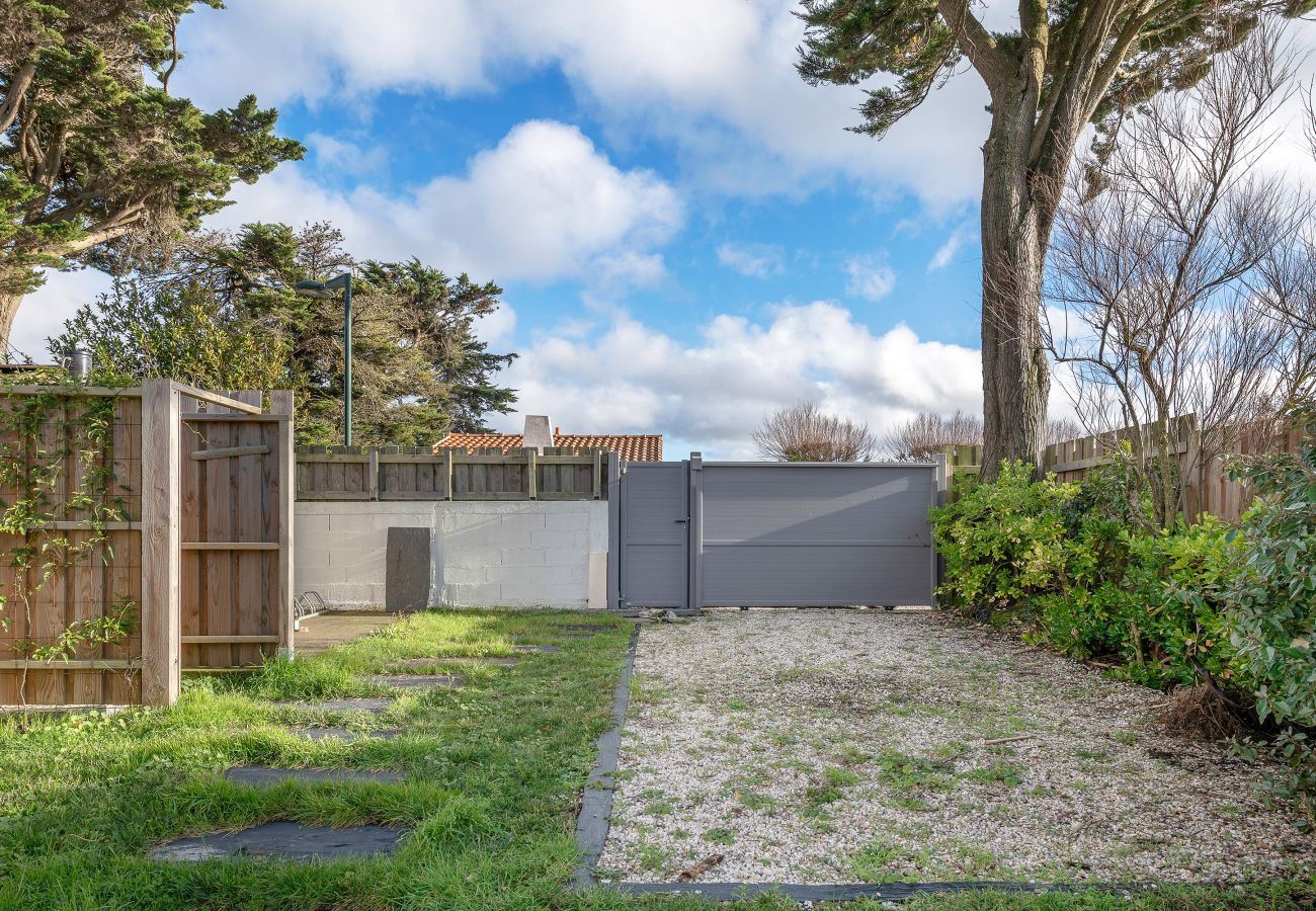 Maison mitoyenne à La Bernerie-en-Retz - Maison à 30m de la mer - jardin pour 4