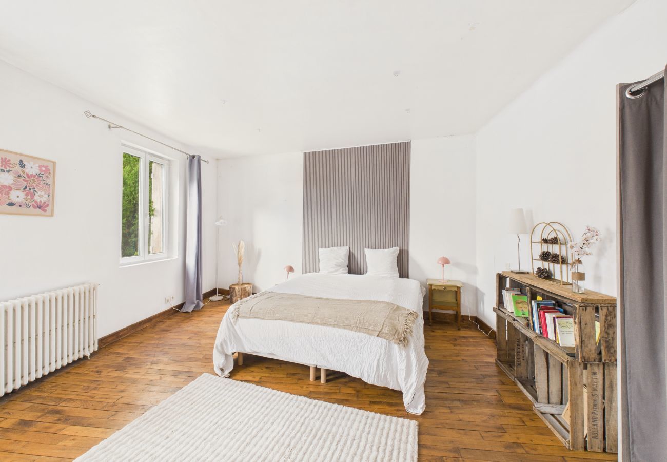 Maison à La Dornac - Superbe maison avec piscine et jardin pour 8