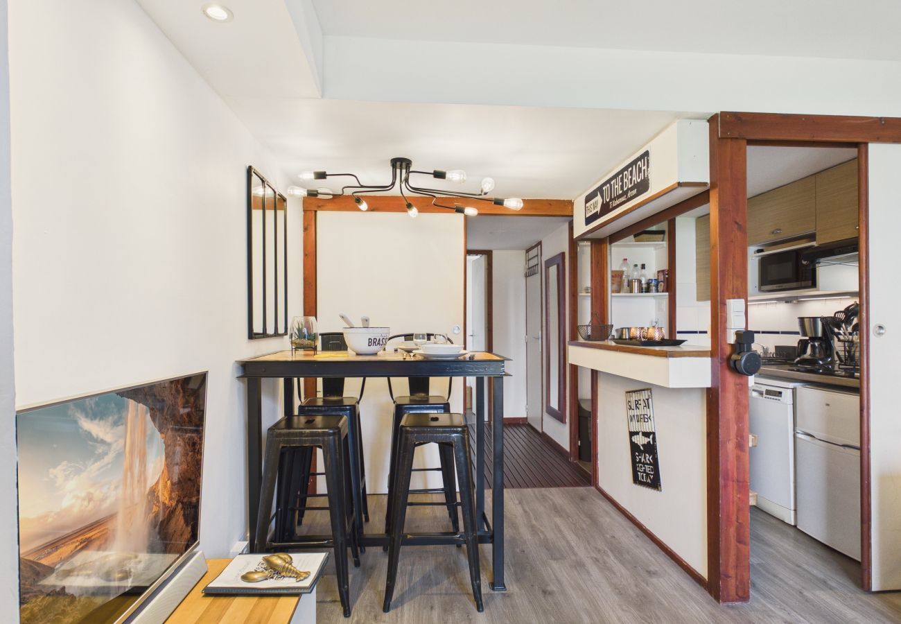 Appartement à Arzon - Piscine commune, plage à 300m, séjour pour 2