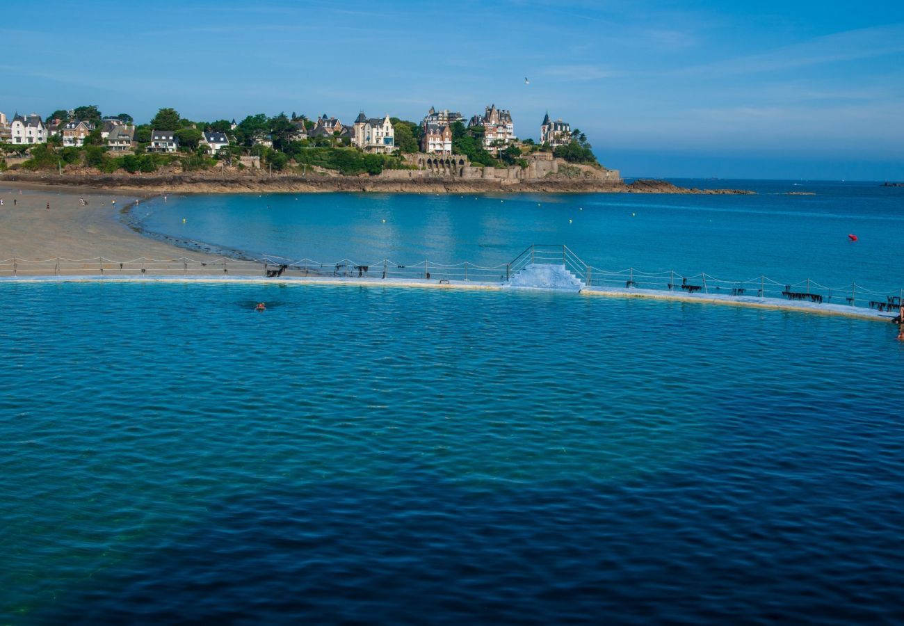 Maison à Dinard - Maison pour 12 avec jardin à 600 m de la plage
