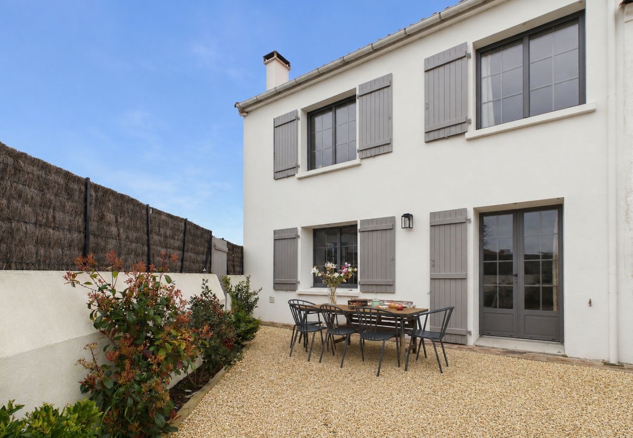 Maison à L'Epine - 700 m de la plage, Maison pour 8, jardin